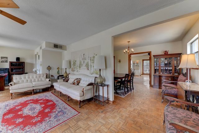 1025 Lynch Court NW, Albuquerque, NM 87104