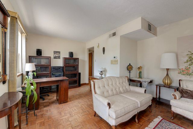 1025 Lynch Court NW, Albuquerque, NM 87104