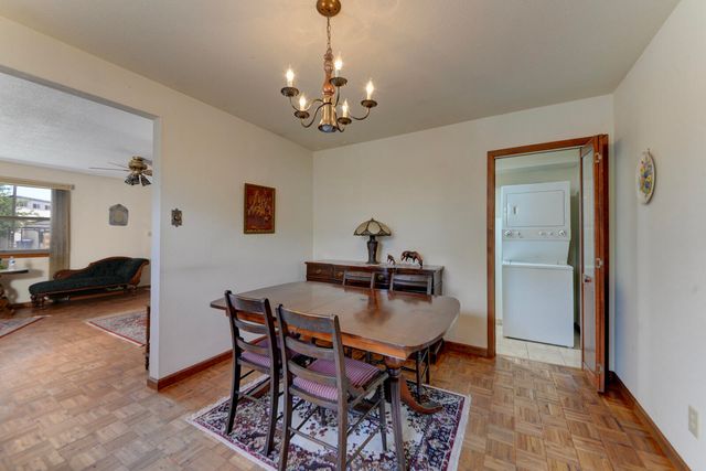 1025 Lynch Court NW, Albuquerque, NM 87104