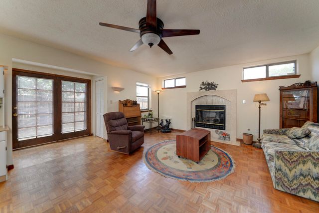 1025 Lynch Court NW, Albuquerque, NM 87104