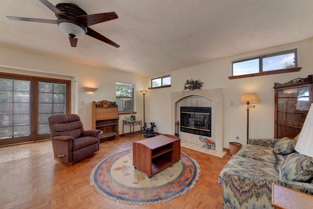 1025 Lynch Court NW, Albuquerque, NM 87104
