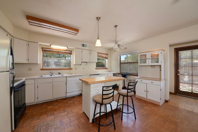 1025 Lynch Court NW, Albuquerque, NM 87104