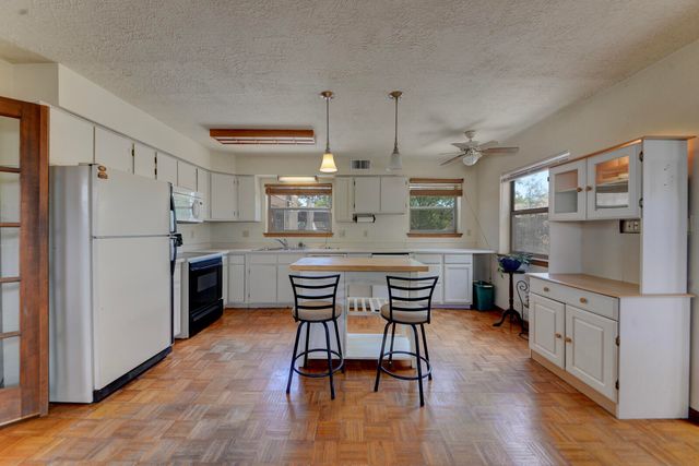 1025 Lynch Court NW, Albuquerque, NM 87104