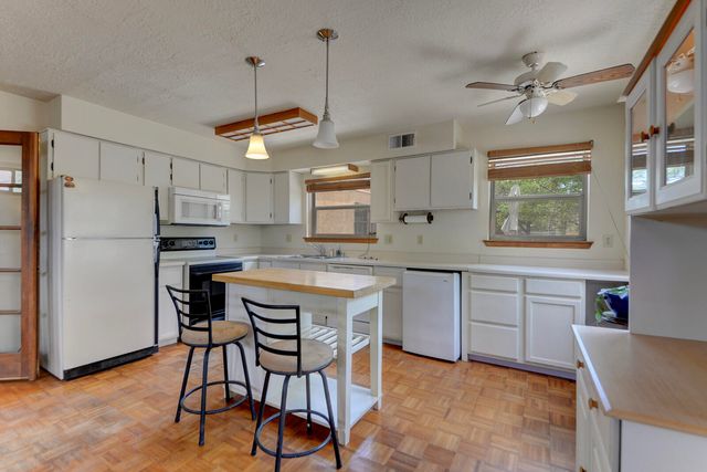 1025 Lynch Court NW, Albuquerque, NM 87104