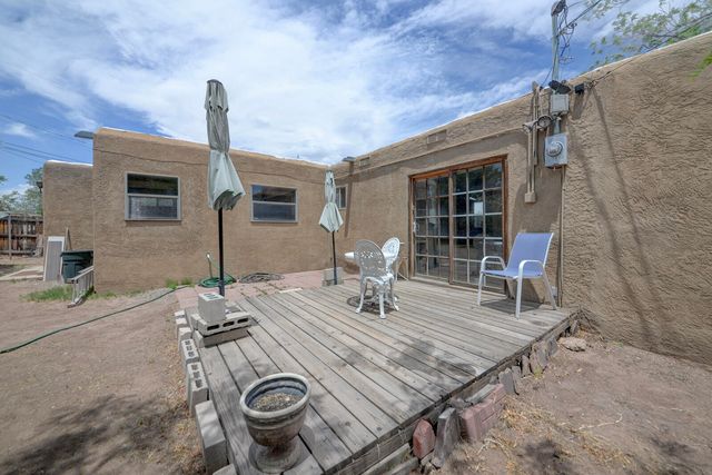 1025 Lynch Court NW, Albuquerque, NM 87104