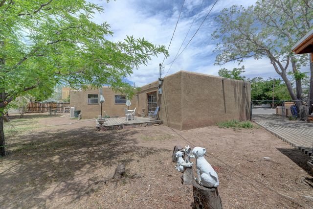 1025 Lynch Court NW, Albuquerque, NM 87104