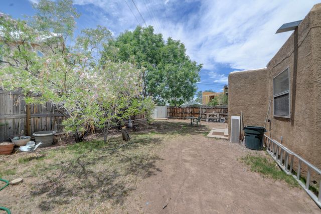 1025 Lynch Court NW, Albuquerque, NM 87104