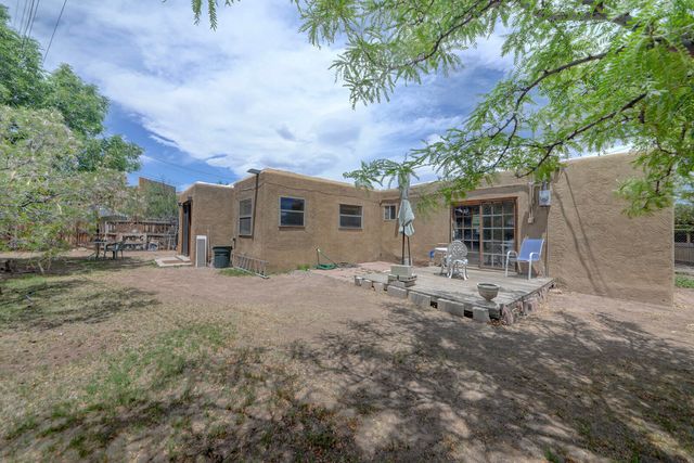 1025 Lynch Court NW, Albuquerque, NM 87104