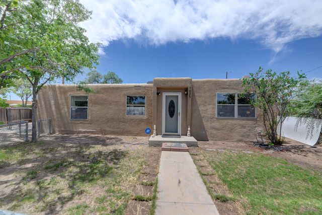 1025 Lynch Court NW, Albuquerque, NM 87104