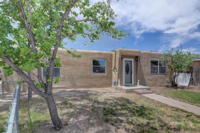 1025 Lynch Court NW, Albuquerque, NM 87104