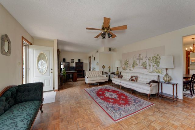1025 Lynch Court NW, Albuquerque, NM 87104