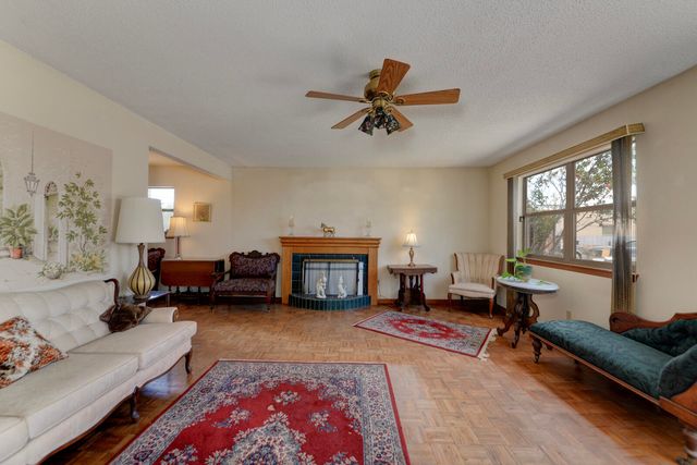 1025 Lynch Court NW, Albuquerque, NM 87104