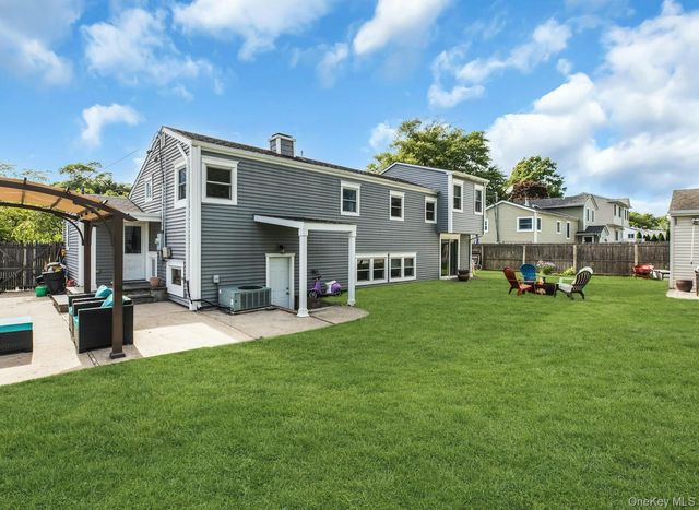 121 Lowell Road, Sayville, NY 11782