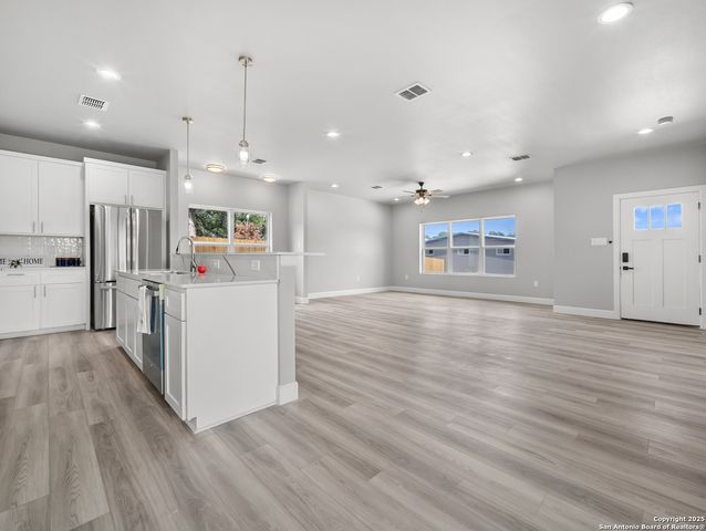 408 canyon circle, Canyon Lake, TX 78133