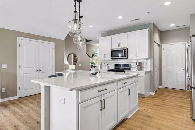 18477 60th Avenue N, Plymouth, MN 55446