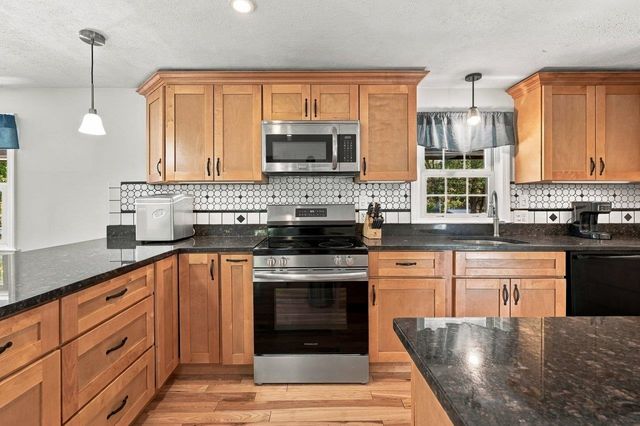 16 Crane Crossing Road, Plaistow, NH 03865