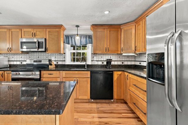 16 Crane Crossing Road, Plaistow, NH 03865