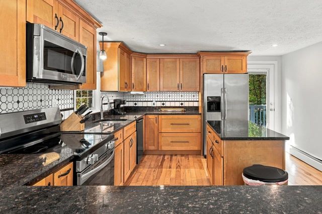 16 Crane Crossing Road, Plaistow, NH 03865