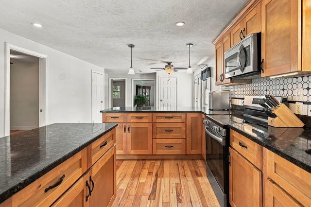 16 Crane Crossing Road, Plaistow, NH 03865