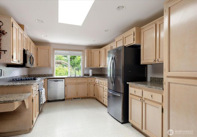 2475 SW Talon Loop, Oak Harbor, WA 98277