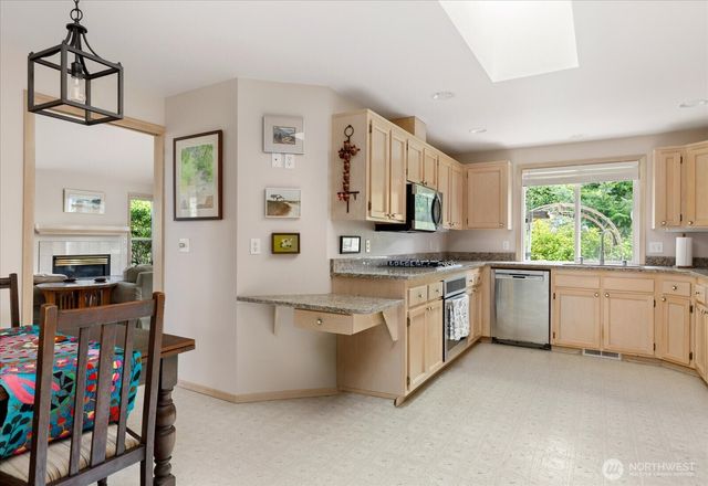 2475 SW Talon Loop, Oak Harbor, WA 98277