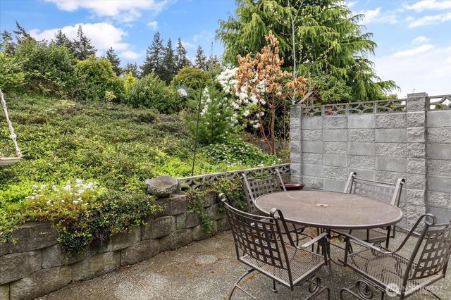 2475 SW Talon Loop, Oak Harbor, WA 98277