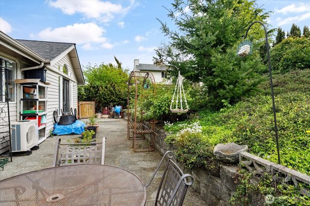 2475 SW Talon Loop, Oak Harbor, WA 98277