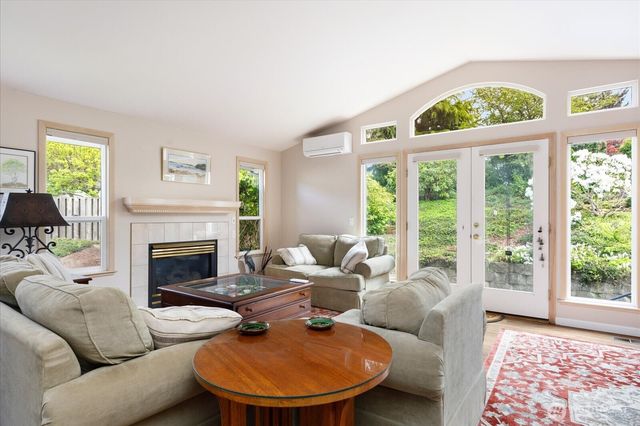 2475 SW Talon Loop, Oak Harbor, WA 98277