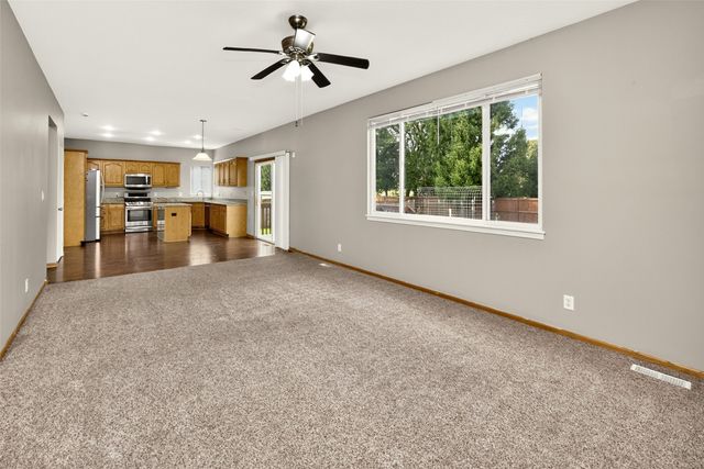 1598 Nine Iron Drive, West Des Moines, IA 50266