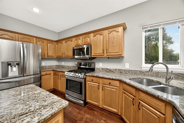 1598 Nine Iron Drive, West Des Moines, IA 50266