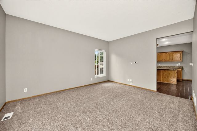 1598 Nine Iron Drive, West Des Moines, IA 50266