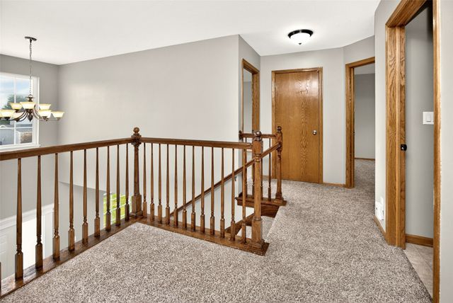 1598 Nine Iron Drive, West Des Moines, IA 50266