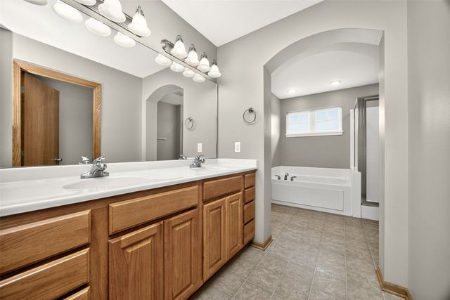 1598 Nine Iron Drive, West Des Moines, IA 50266