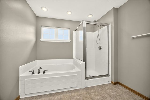 1598 Nine Iron Drive, West Des Moines, IA 50266