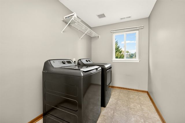 1598 Nine Iron Drive, West Des Moines, IA 50266