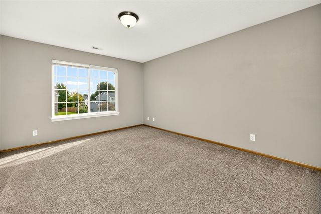 1598 Nine Iron Drive, West Des Moines, IA 50266