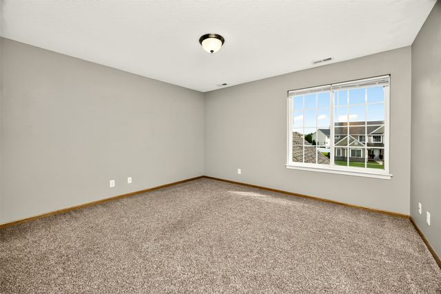 1598 Nine Iron Drive, West Des Moines, IA 50266