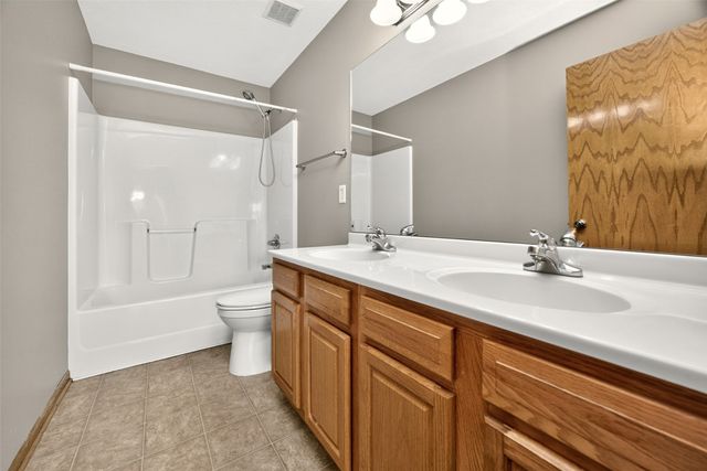 1598 Nine Iron Drive, West Des Moines, IA 50266