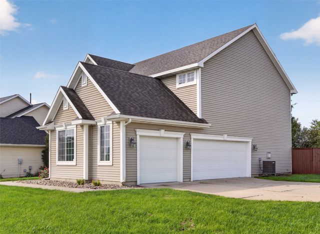 1598 Nine Iron Drive, West Des Moines, IA 50266