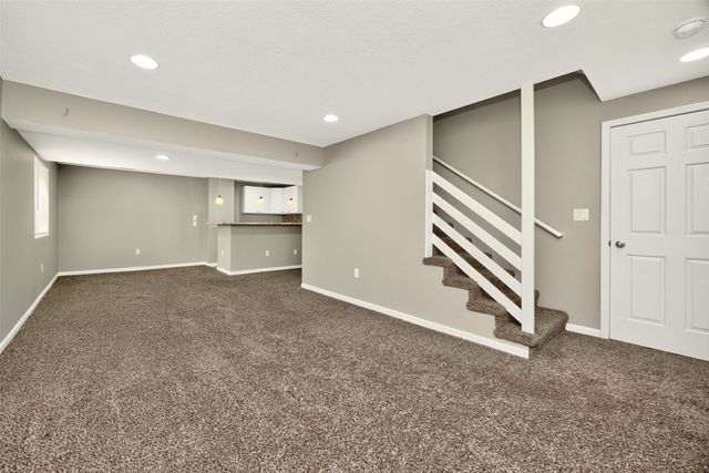 1598 Nine Iron Drive, West Des Moines, IA 50266