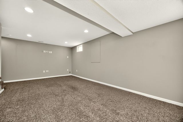 1598 Nine Iron Drive, West Des Moines, IA 50266