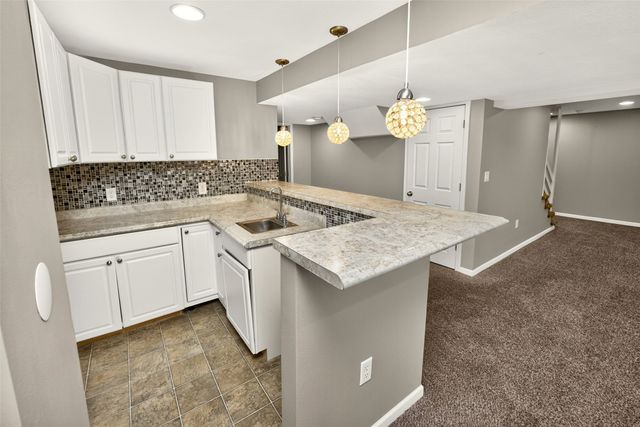 1598 Nine Iron Drive, West Des Moines, IA 50266