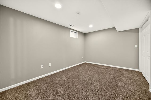 1598 Nine Iron Drive, West Des Moines, IA 50266