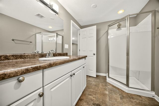 1598 Nine Iron Drive, West Des Moines, IA 50266