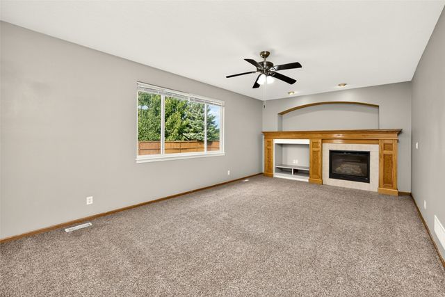1598 Nine Iron Drive, West Des Moines, IA 50266