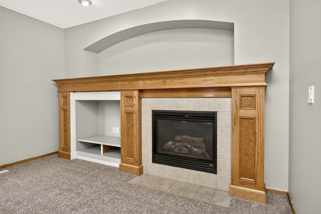 1598 Nine Iron Drive, West Des Moines, IA 50266