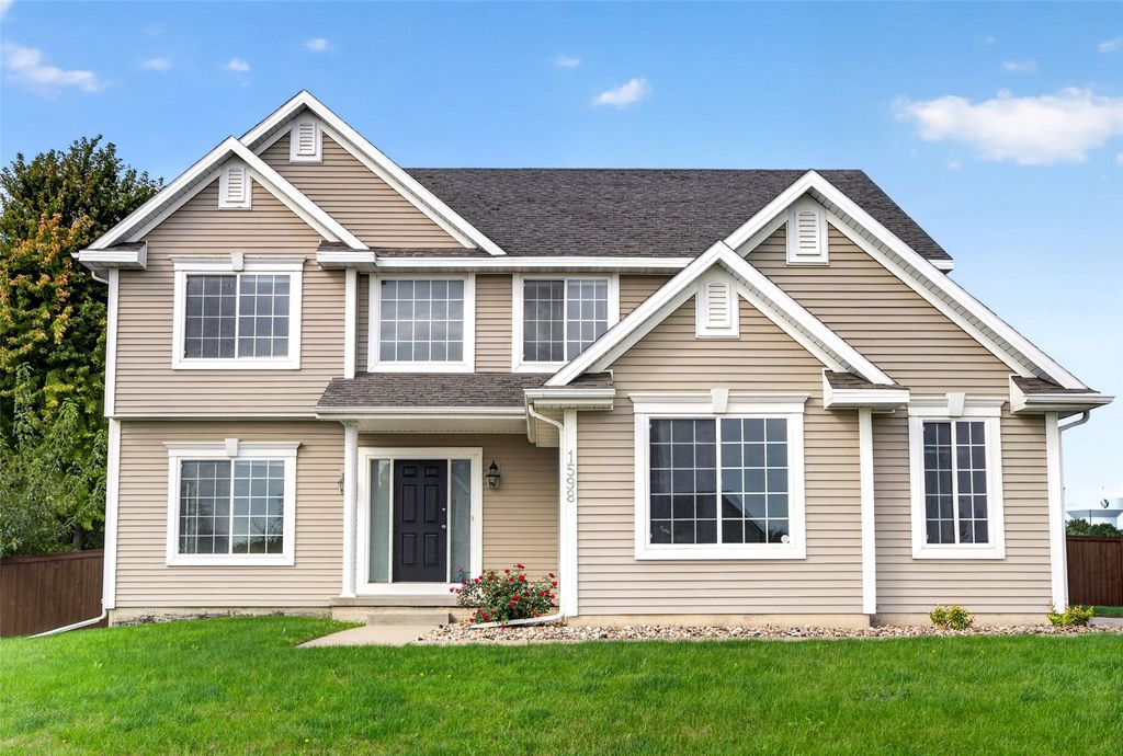 1598 Nine Iron Drive, West Des Moines, IA 50266