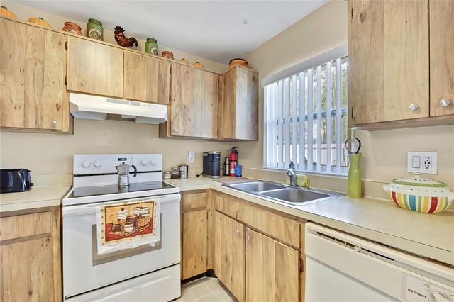 13911 PATHFINDER DRIVE, Tampa, FL 33625