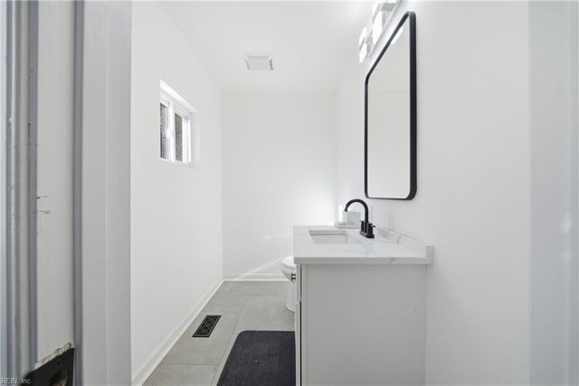 845 N King ST, Hampton, VA 23669