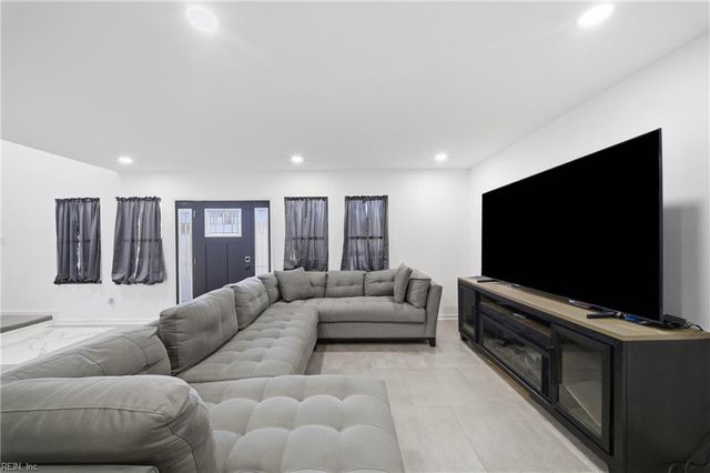 845 N King ST, Hampton, VA 23669